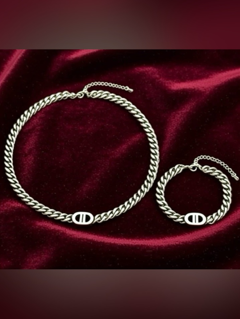 Silver Tone Necklace and Bracelet Set/ Logo Link accent/BOLD STATEMENT piece
